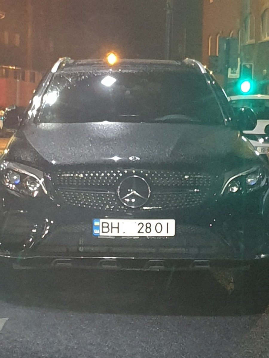 TheLiberal_ie's tweet photo. Merc SUV drove from Ukraine through Moldova, Romania, Hungary, Austria, Germany and France to get to Ireland?

Could be millionaires:
No means test ✔️
Free social welfare ✔️
Pay no car park fees ✔️
Pay no car tax ✔️
No need for NCT ✔️
No need for proof of insurance ✔️
Waved through checkpoints ✔️

Meanwhile, any decent hardworking Irish person has none of the above in order and they’re fined, car seized and possibly jailed.

The govt care more about foreigners than its own Irish citizens.
Follow & retweet
#IrelandisFull
