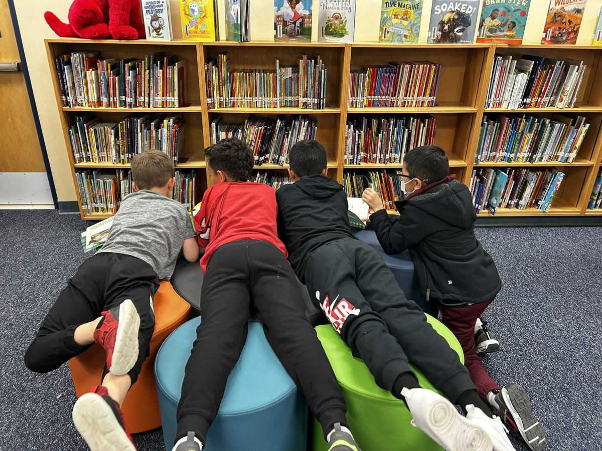 ReadwRichardson's tweet photo. This is how our @NISDScarborough kiddos feel about receiving a free book from our amazing @scarboroughpta!! EVERY child got to choose a book from @Scholastic Book Fair! @NISD @Husky_Principal 📕🥳 https://t.co/SRh4OXaE6F