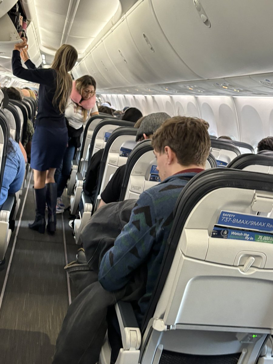 raatchhh's tweet photo. @AlaskaAir SHADY!!!!!!! Booked a flight on a 737-900 and they actually bring a 737-8Max. Alaska didn’t change the plane type, and as of boarding, the app still shows the original plane type. I stepped off the plane after confirming with a flight attendant. 1/2 https://t.co/YA77JJXpic