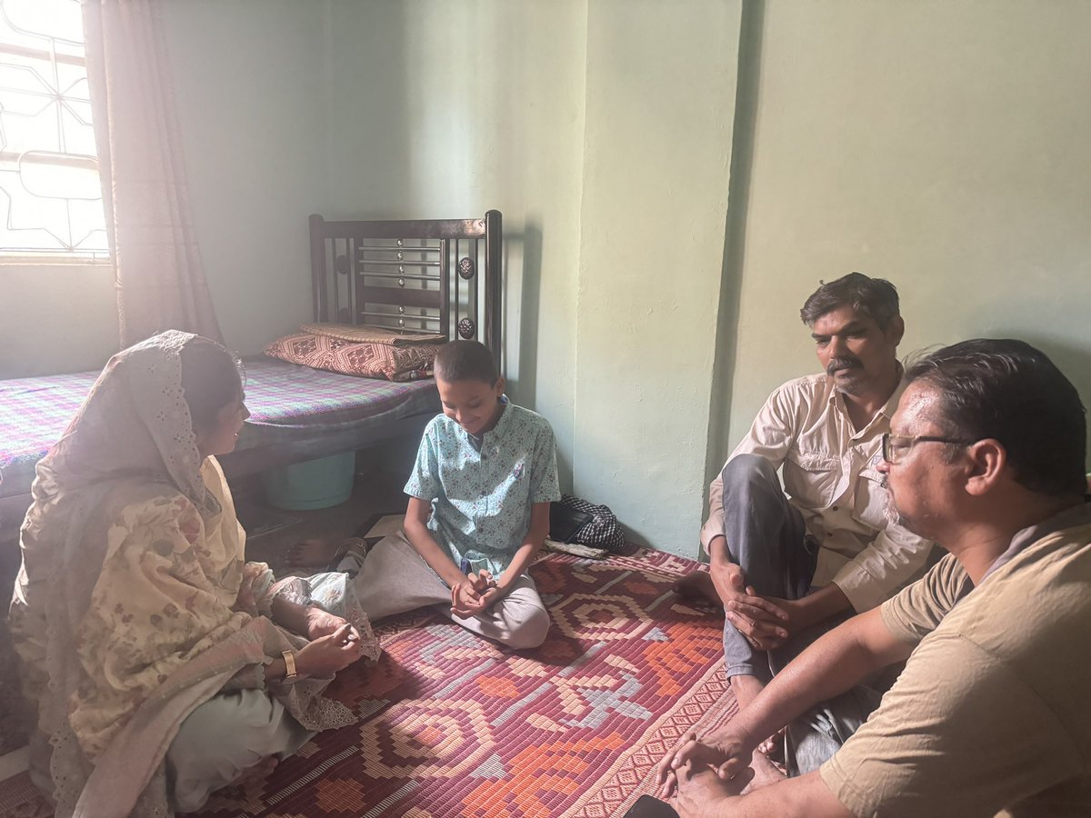 RomaMMatto's tweet photo. Visited a little PPP Hindu Jiyala in lyari to inquire after his health, who is fighting cancer. Wishing you a quick recovery and Beta do not be scared you are as brave as a lion. “Miracles Happen”
Get well soon🫶🏻. @BBhuttoZardari https://t.co/Ry2SwyTGwM