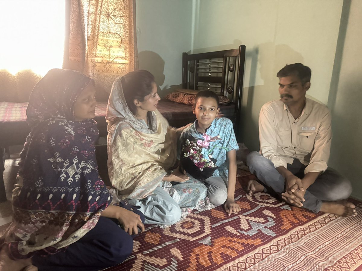 RomaMMatto's tweet photo. Visited a little PPP Hindu Jiyala in lyari to inquire after his health, who is fighting cancer. Wishing you a quick recovery and Beta do not be scared you are as brave as a lion. “Miracles Happen”
Get well soon🫶🏻. @BBhuttoZardari https://t.co/Ry2SwyTGwM