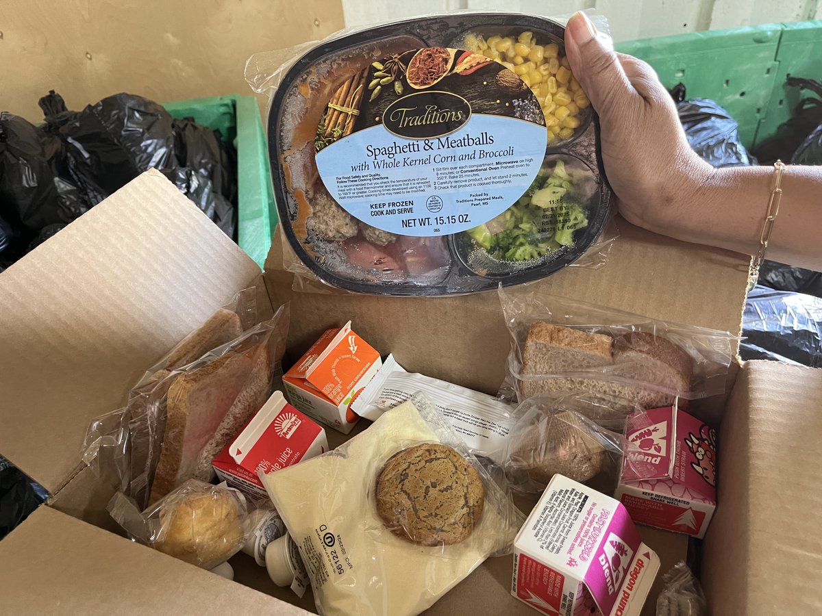 GalvCoTx's tweet photo. Pct. 1 Commissioner Darrell Apffel assisted @_MealsOnWheels during their March for Meals nationwide #savelunch campaign.

Meals on Wheels assists Galveston County residents by addressing food insecurity &amp; malnutrition, social isolation, independence, and mental health. https://t.co/elXs0mkLlR