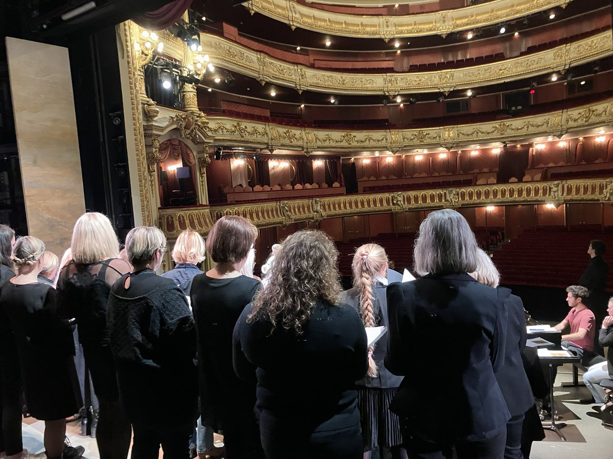 Daniel Chevalley (@d_chevalley) on Twitter photo Magnifique prestation du chœur académique, des élèves du <a href="/colVictorHugo/">Collège Victor Hugo</a> et du lycée C. Sée sur la prestigieuse scène de l’Opera National du Rhin ! Un grand 👏 aux élèves et aux professeurs.
Une collaboration enrichissante pour l’ensemble des acteurs !
<a href="/acstrasbourg/">Académie Strasbourg</a> <a href="/OlivierFaron/">Olivier Faron</a> Magnifique prestation du chœur académique, des élèves du <a href="/colVictorHugo/">Collège Victor Hugo</a> et du lycée C. Sée sur la prestigieuse scène de l’Opera National du Rhin ! Un grand 👏 aux élèves et aux professeurs.
Une collaboration enrichissante pour l’ensemble des acteurs !
<a href="/acstrasbourg/">Académie Strasbourg</a> <a href="/OlivierFaron/">Olivier Faron</a>