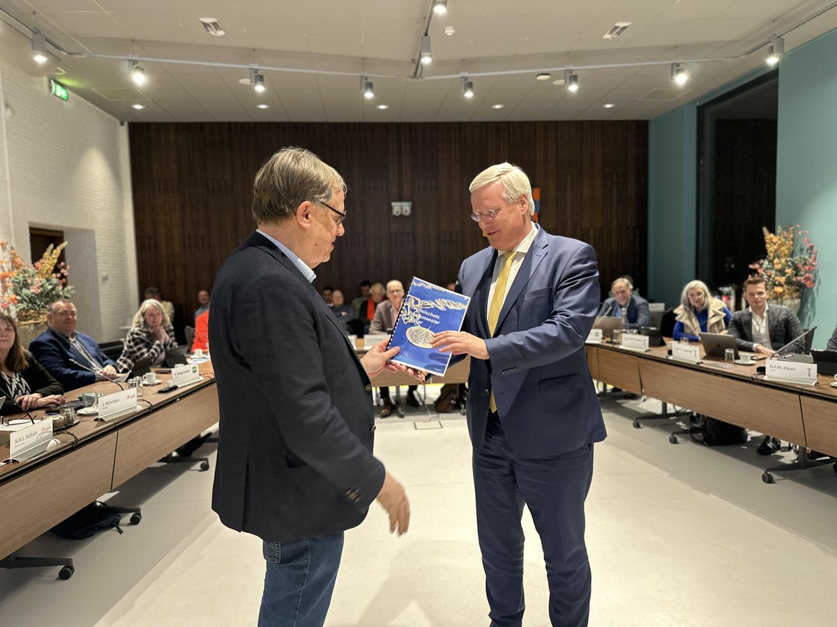 💼 De leden van de gemeenteraad van #Losser hebben de profielschets voor de nieuwe burgemeester vastgesteld!  

<a href="/AndriesHeidema/">Andries Heidema</a> <a href="/ProvOverijssel/">Provincie Overijssel</a> <a href="/GemeenteLosser/">Gemeente Losser</a>