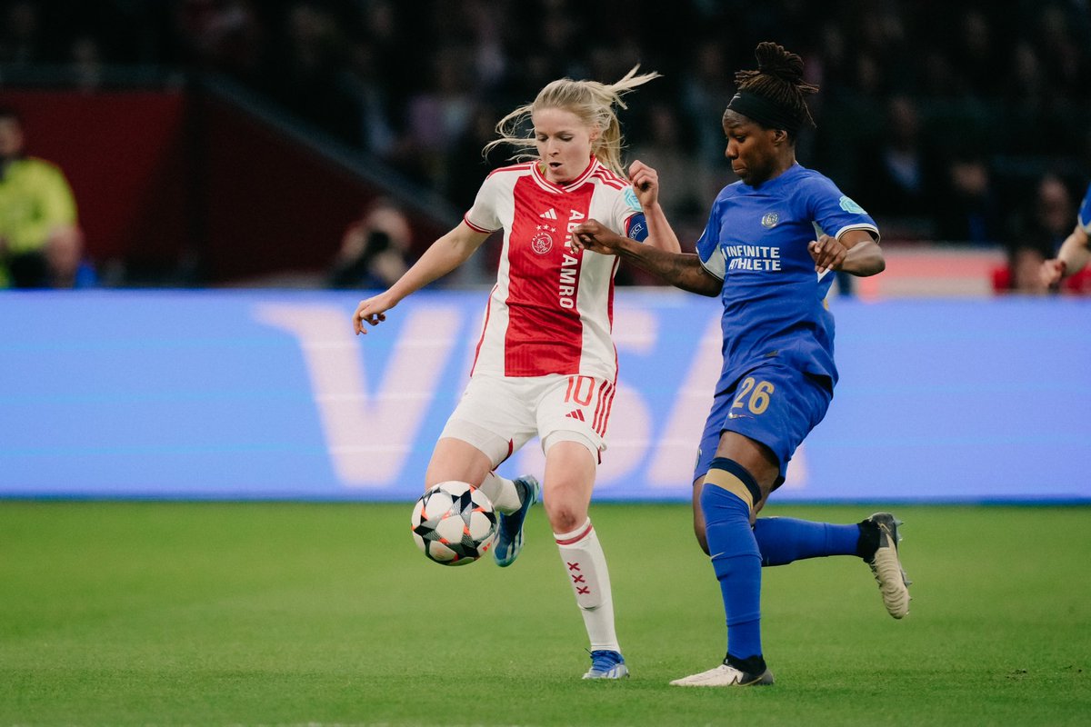 AjaxVrouwen tweet picture