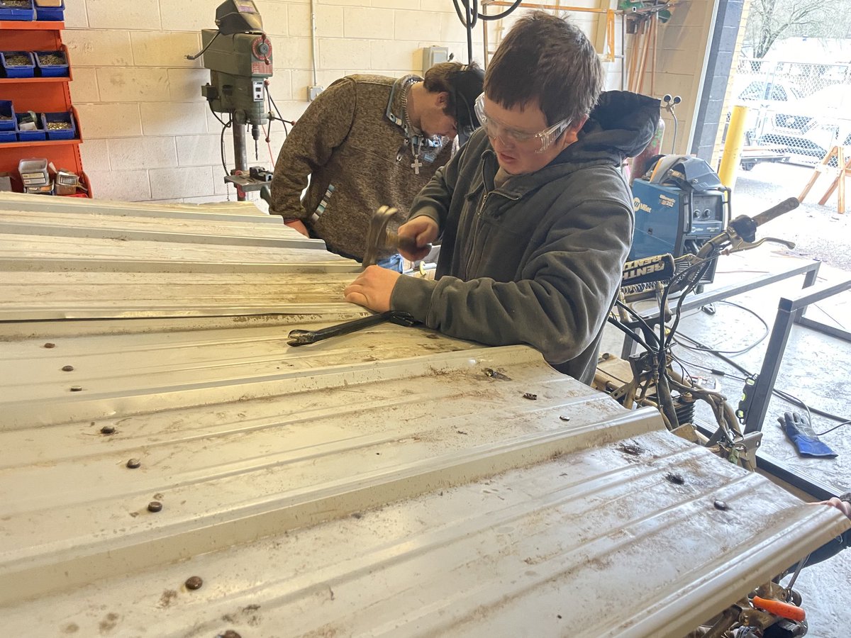 ACSLearns's tweet photo. Mr. Weaver’s Ag Construction and Small Power students build structures and repair small engines. https://t.co/Z5EB1lLCbX
