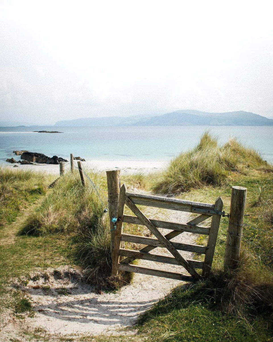 Will you be exploring our white-sand #beaches this year? 🌊🌞 The #Islof Iona has been a retreat for those seeking tranquillity for centuries – when will you visit? 📸 IG / everydayisamountain Plan your trip to #Argyll & the #Isles via our website 👇 hubs.li/Q02p3R_V0