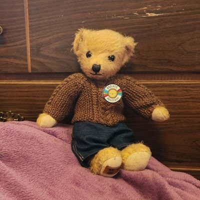 Hello friends!! It is I, Alfie Ted, and I am going to be your #FurryTails beartender, and Hug Dealer, today. Please let me know what I can get you.