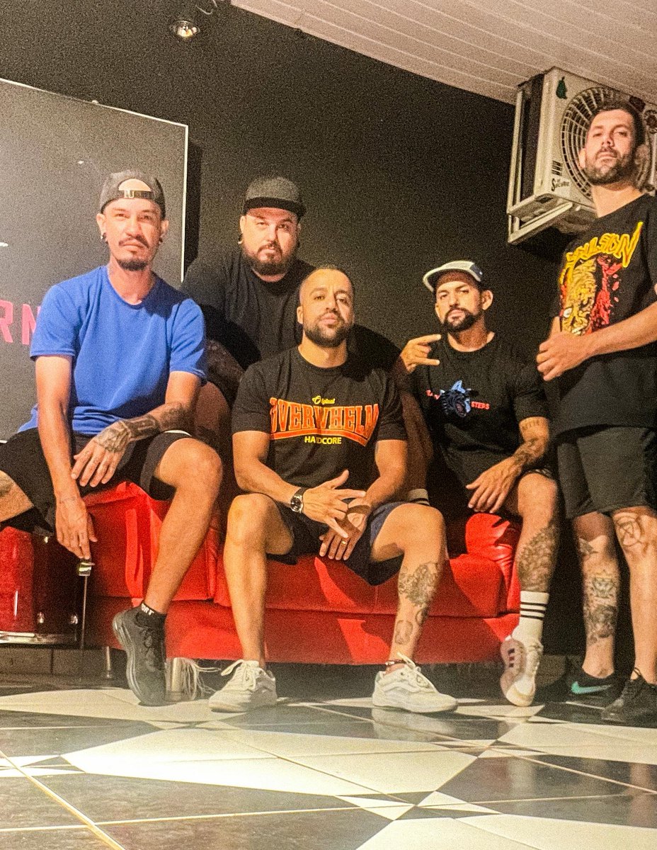 Atenção Maringá! 

Sabadão no Tribo's tem Eskrota e vamos esquentar a pista junto com a Turbulence. Garanta seu ingresso.