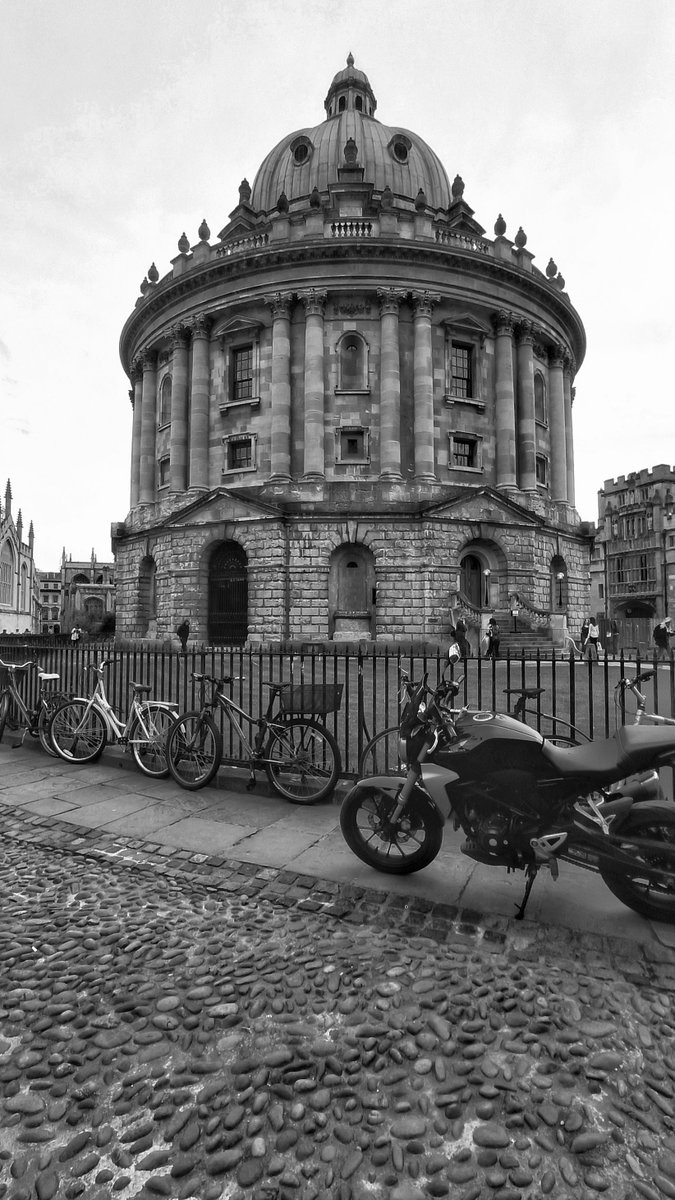 luigiht_'s tweet photo. Never in a thousand years, I could have thought I would be working at l Oxford University. And yet here I am, pushing pixels at the oldest university in the English-speaking world. https://t.co/ECtka61PCY