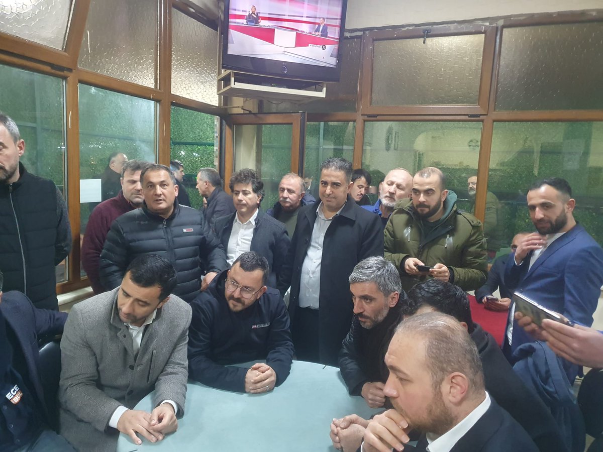 Cumhuriyet mahallemizde iftar sonrası vatandaşlarımızla bir araya geldik. 

Sarıyer'in sorunlarını konuştuk, projelerimizi anlattık.

31 Martta Sarıyer'e #GercekBelediyecilik gelecek.

Değişim için son 12 gün

Sarıyer için HAZIRIZ ve KARARLIYIZ

Şimdi #DeğişimZamanı