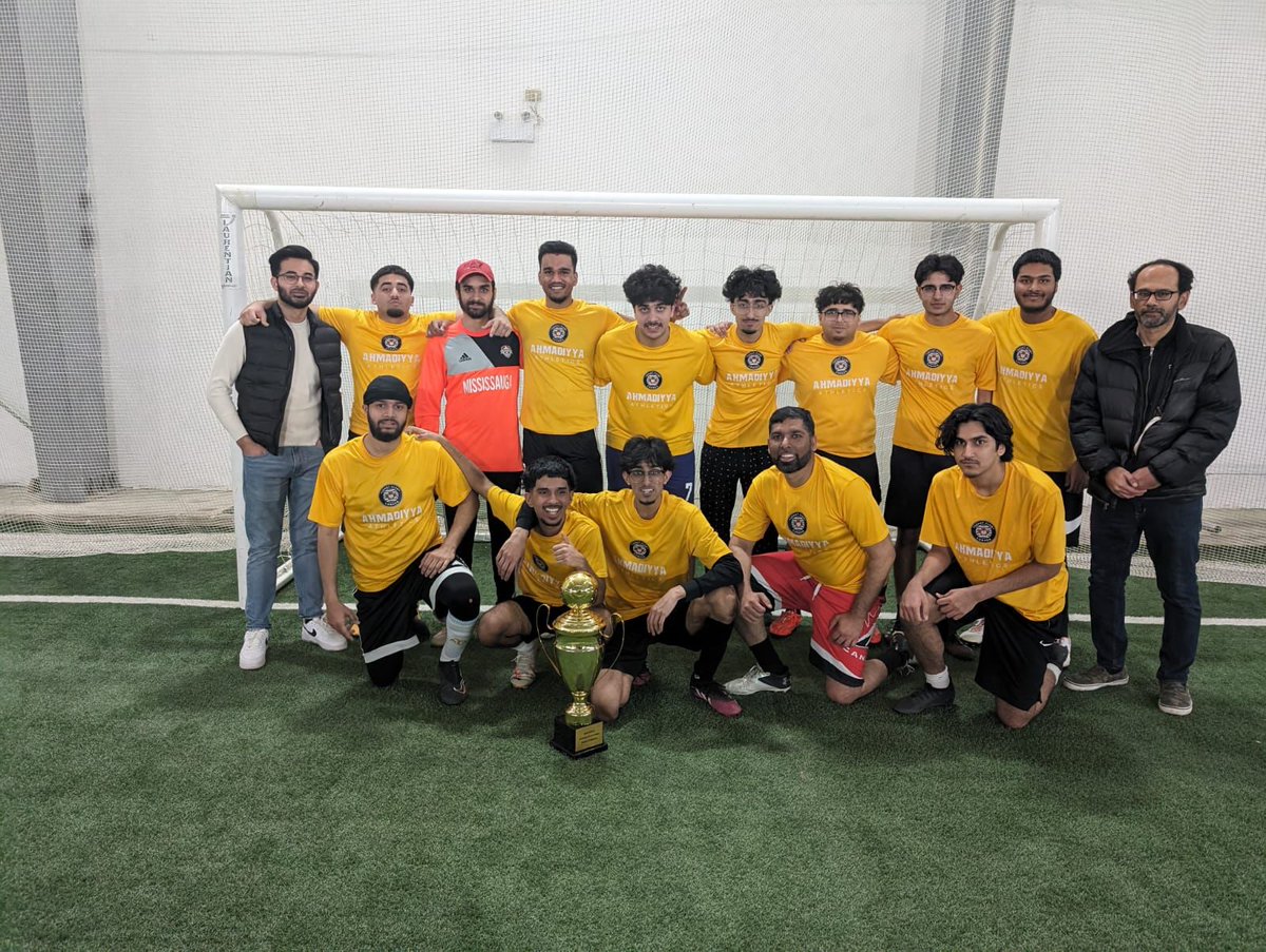 𝗔𝗛𝗠𝗔𝗗𝗜𝗬𝗬𝗔 𝗦𝗢𝗖𝗖𝗘𝗥 𝗟𝗘𝗔𝗚𝗨𝗘 𝗖𝗛𝗔𝗠𝗣𝗜𝗢𝗡𝗦

<a href="/JamiaCanada/">Jamia Canada</a> clinched the Division 1 title, while the Division 2 title went to the Muslim Youth from Mississauga (<a href="/AMYAMississauga/">Muslim Youth Mississauga</a>)

The finals were held on March 2nd, 2024

#Mississauga #Soccer #Ahmadiyya