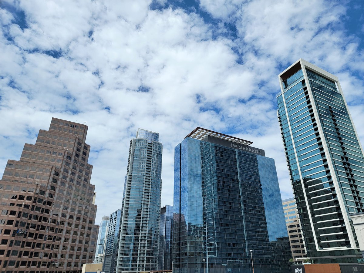 NazihKhaterMD's tweet photo. So looking forward to a terrific #SESAUA24 meeting in Sunny #Austin @SES_AUA, excited to share advanced #PCNL access techniques #laserDARRT #US & also tips in robotic nephroureterectomy
@AmerUrological @LSUHSUrology @so_uro @UroResidency @Uro_Res
#robotics #endourology #education https://t.co/yzP3fUPgFg