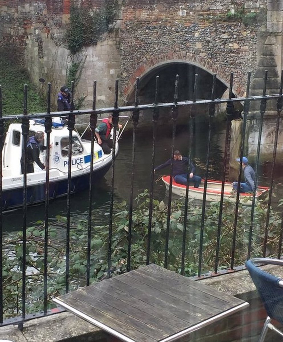 7 years ago today, a couple of Barnsley fans stole a small boat in Norwich, they got stuck and had to be rescued by the police… 🤦‍♂️🤣