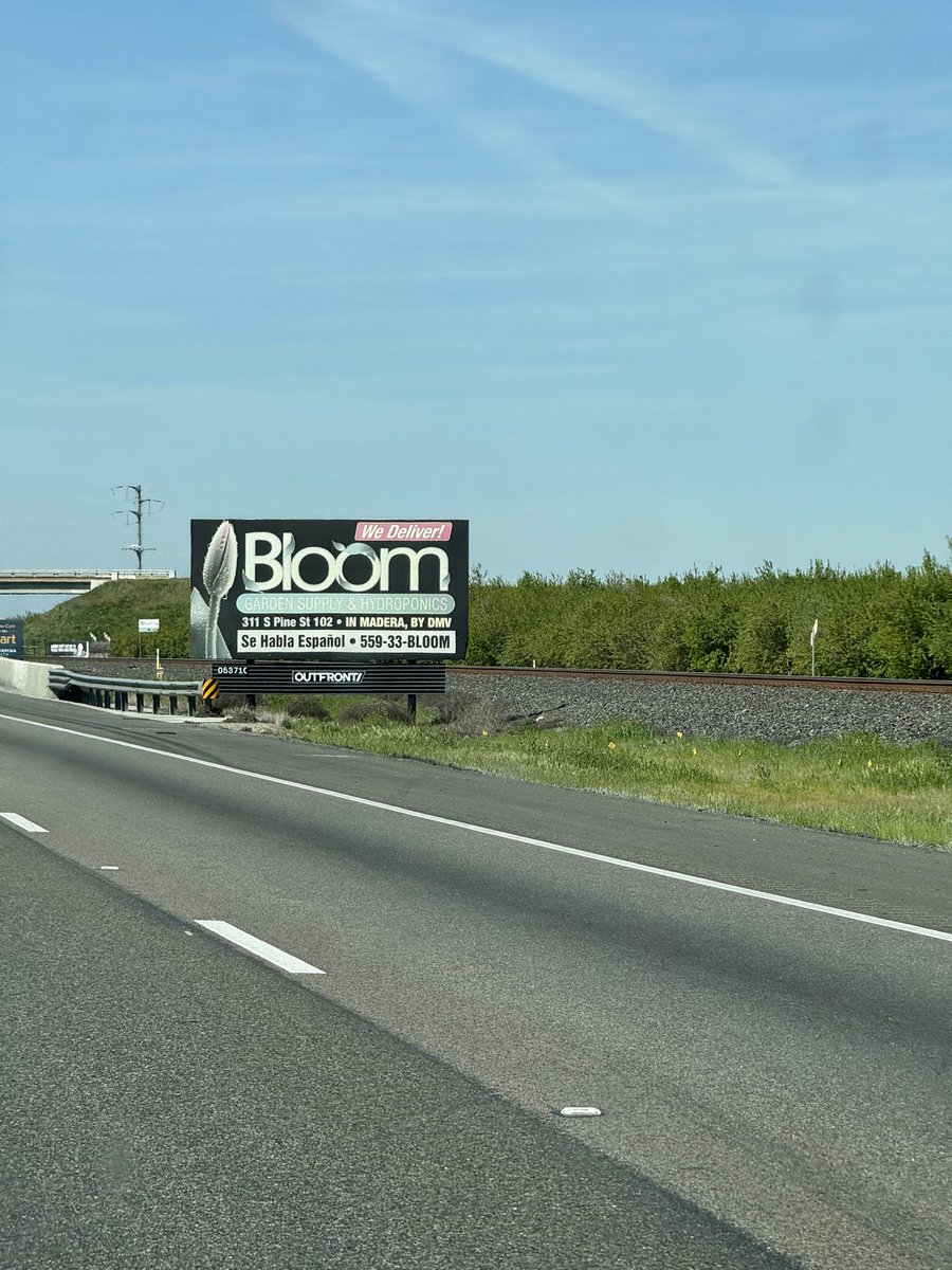 dc5twice2's tweet photo. Took this yesterday while driving home from Vegas. Itโs a sign ๐ #Yoolo #JEONGYEON https://t.co/poOzdEMR7G