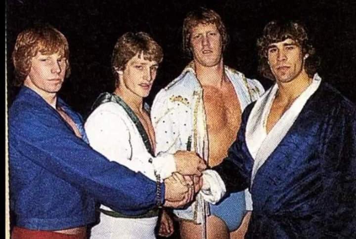 Gracias a <a href="/ZimaEnt/">Zima Entertainment</a> <a href="/IQagenciaRP/">IQagenciaRP</a> anoche vi #GarraDeHierro y además de hablar de la Lucha Libre nos muestra los pros y contras de tener como objetivo más importante el lado profesional y no tanto el lado personal. Está inspirada en la familia Von Erich y estrena este Jueves en 🇲🇽.