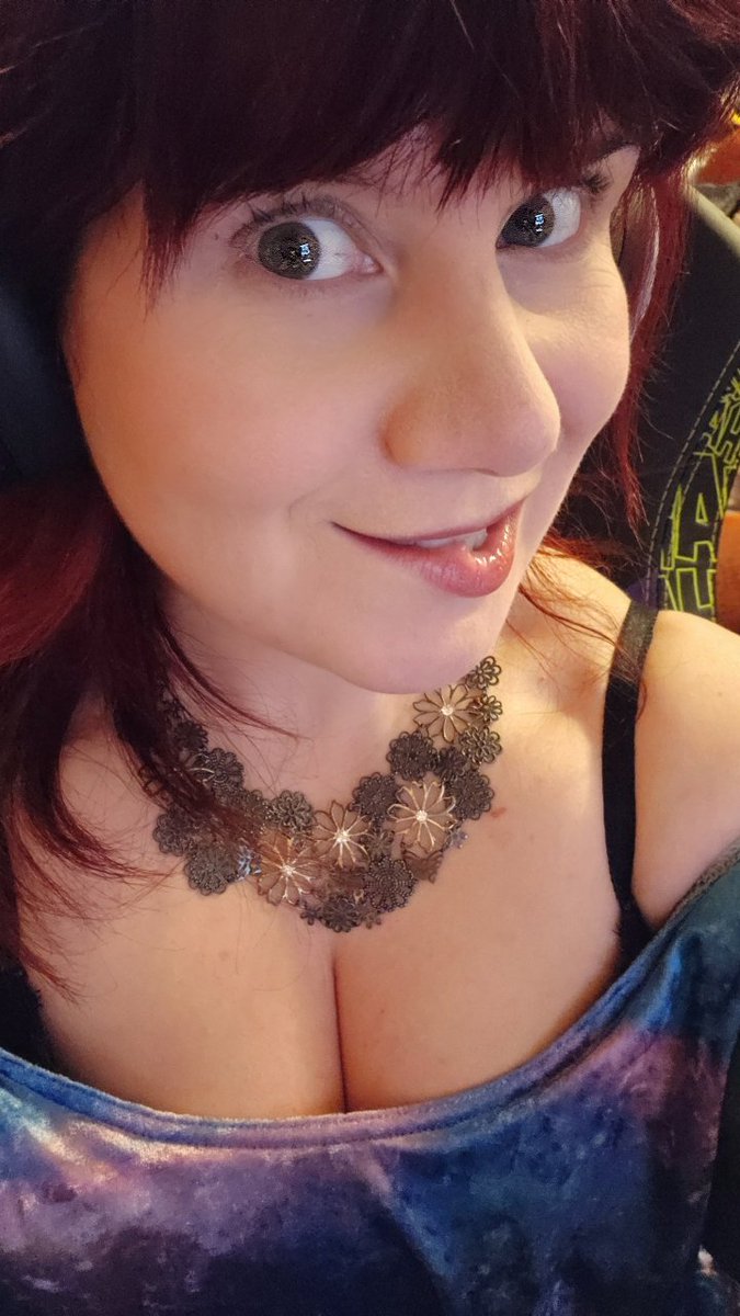 Vixipixiplays tweet media