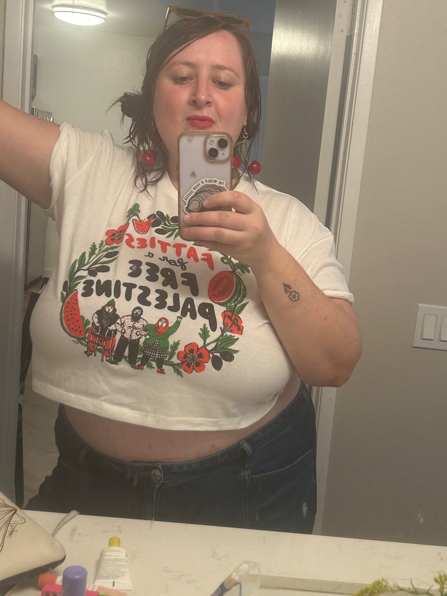 seeing some ppl dunk on the fatties for a free palestine shirts and tbh if you can’t conceive of fatness as something to organize around that’s a failure of imagination that YOU should be embarrassed about. body liberation is for everyone and gaza will be free in our lifetime ❤️