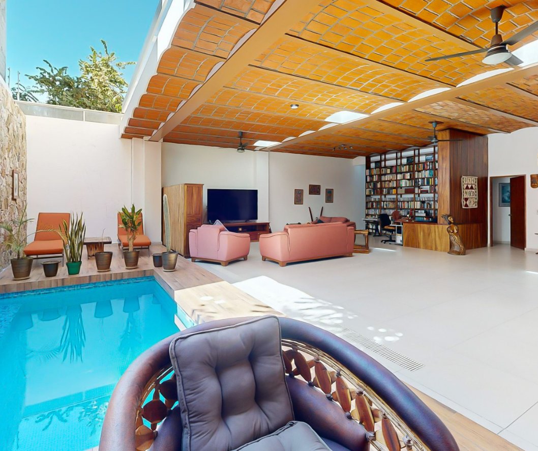 realmexicolife's tweet image. Welcome to your new sanctuary! Is not just a house, it's a lifestyle upgrade. With a sparkling pool, pet-friendly amenities, and a prime location. Don't miss out on the chance to make this dream home yours! Contact us today for a viewing. #DreamHome #PetFriendly #GoodLocation