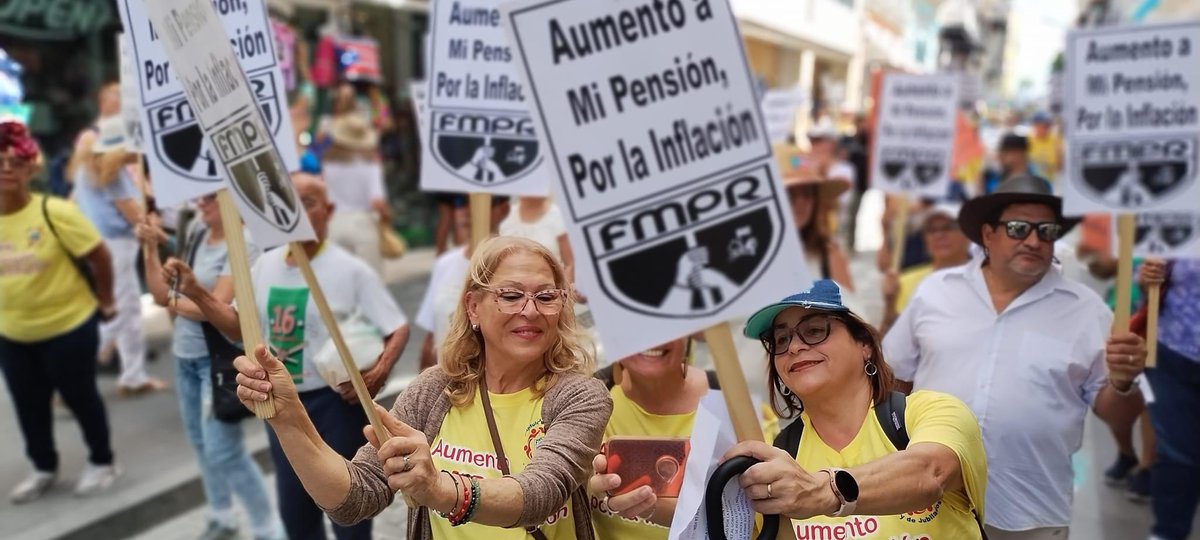 𝗝𝘂𝗯𝗶𝗹𝗮𝗱𝗮𝘀 𝘆 𝗷𝘂𝗯𝗶𝗹𝗮𝗱𝗼𝘀 𝗺𝗮𝗿𝗰𝗵𝗮𝗻 𝗵𝗮𝘀𝘁𝗮 𝗙𝗼𝗿𝘁𝗮𝗹𝗲𝘇𝗮 19 de marzo 2024 San Juan-Organizaciones de jubilados marcharon hoy para exigirle al gobernador Pedro Pierluissi que se comprometa con apoyar, defender y, en su momento, firmar el Proyecto 2038