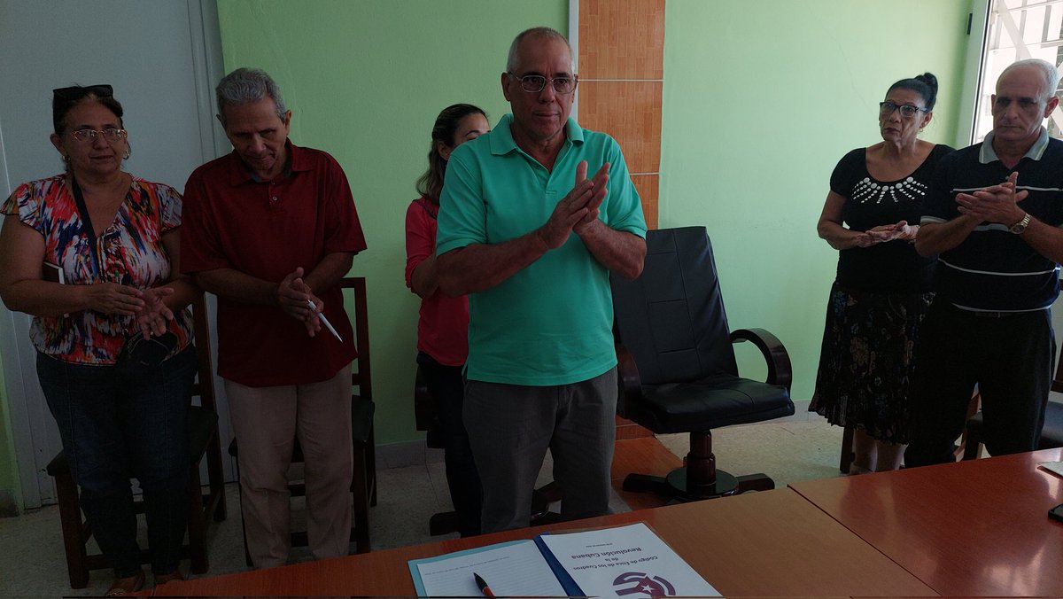 LastreRodriguez's tweet photo. En @ContraloriaSantiagoDeCuba, se realiza Consejo de Dirección, momento propicio para la Firma del #CodigoDeEtica, por el Jefe Departamento de Administración recién nombrado en ese cargo. #ContraloríaSantiagoAvanza https://t.co/wfaSlotFPf