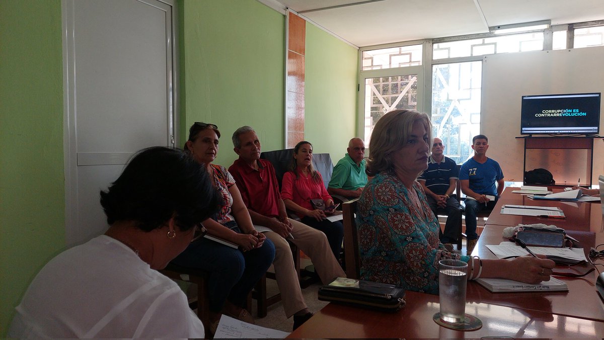 LastreRodriguez's tweet photo. En @ContraloriaSantiagoDeCuba, se realiza Consejo de Dirección, momento propicio para la Firma del #CodigoDeEtica, por el Jefe Departamento de Administración recién nombrado en ese cargo. #ContraloríaSantiagoAvanza https://t.co/wfaSlotFPf
