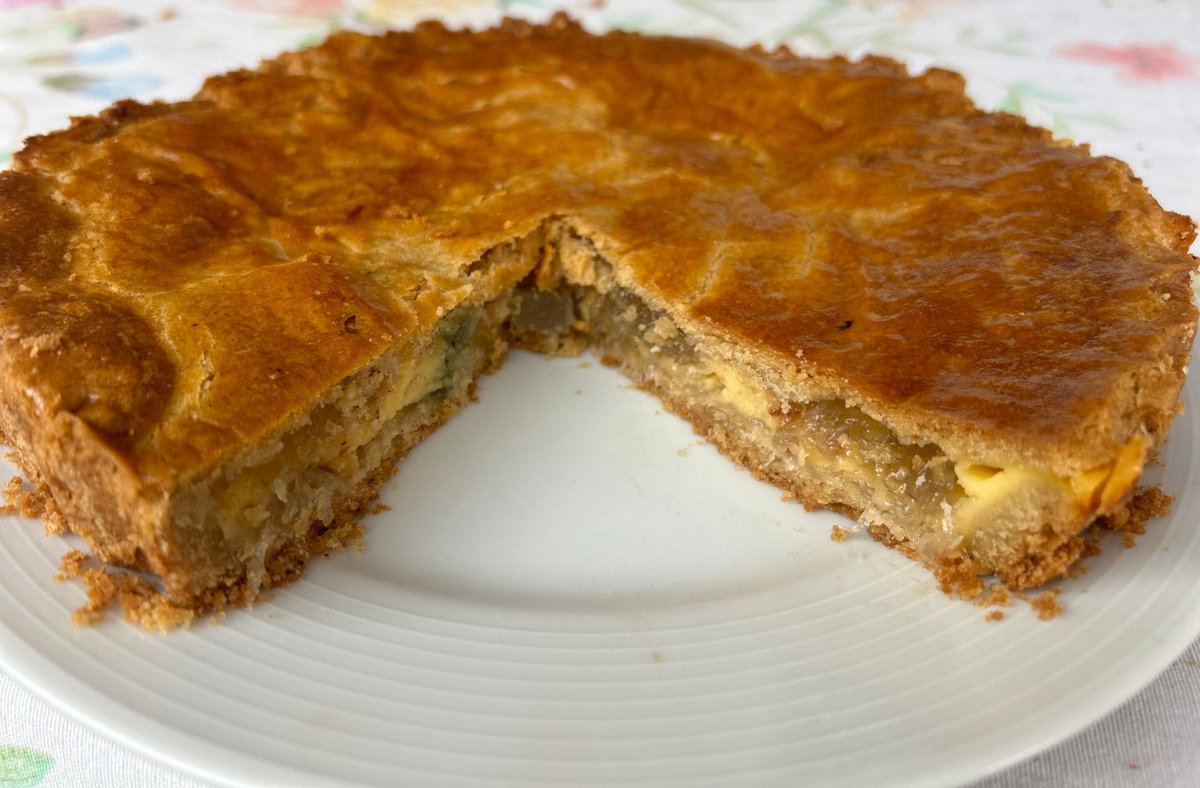 mjalarcon's tweet photo. Rematando un estupendo día de San José, #MiSanto, saboreando este maravilloso pastelón algezareño 😋 regalo de mi vecina😍 #MeEncanta 🤩 https://t.co/ytg3D0VzRA
