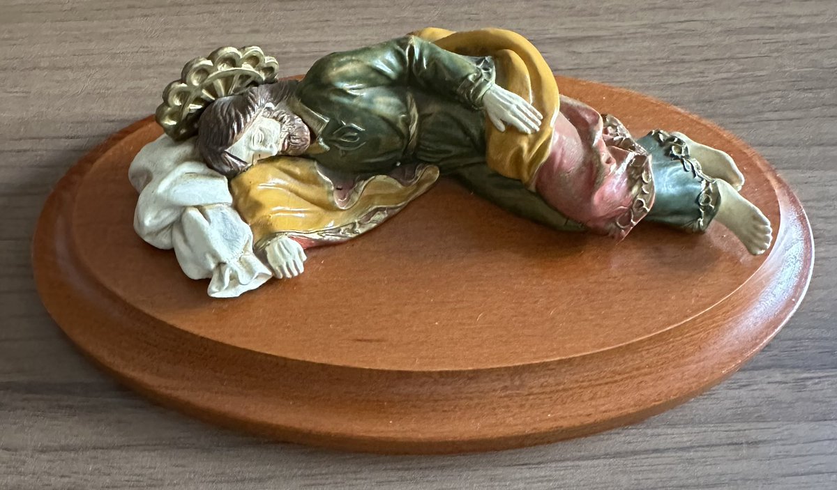Pense bem! E veja se você tem, alguma grandeza de São José. Nem que seja o andar dos pés. A busca de justa guarida ao broto da vida. Não encontrando nada semelhante, pelo menos queira e não espante. Do mais fundo da alma, os sonhos. Igual ao dele, eles podem alargar seu tamanho.
