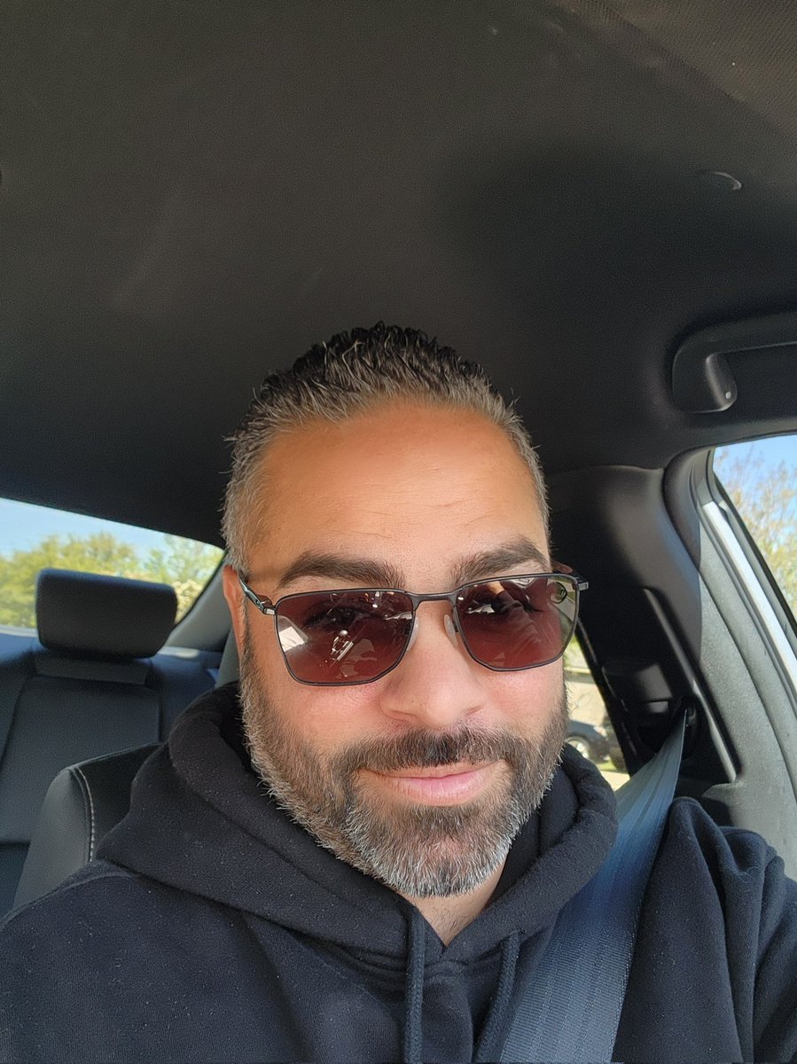 JSotoVet's tweet photo. At 41 It's a liberating feeling to no longer feel the pressure to prove oneself to others. Instead, you can focus on living life on your own terms and pursuing what truly brings you joy and fulfillment. Embrace this phase of your life and enjoy the freedom that comes with it! https://t.co/Onsfap4GKu