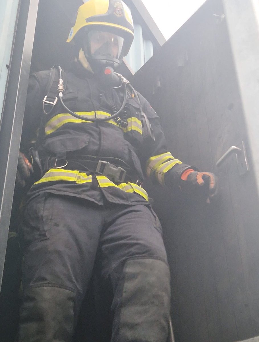 This week our new recruits are beginning their Breathing Apparatus training 🔥 This intensive 2 weeks course teaches firefighters how to work and move safely in pitch black smoke, along with sessions on hose management, casualty handling and use of Thermal Imaging Cameras