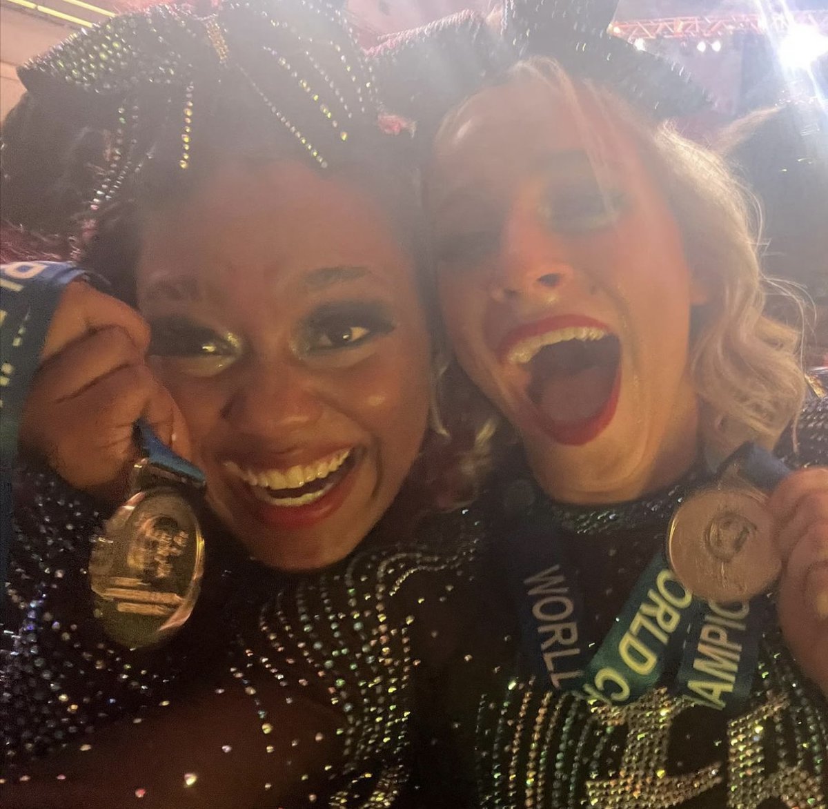 The bling 👉 the moment worthy of legendary custom champ rings. 💍🏆 
-
📷 Lili Wyre | @mdtwistersf5 @themdtwisters @DBSchamprings  #HerffJones #HJChamp #ChampionHasARingToIt #HJChampRing #DesignsBySantwon #DBSchamprings #Champion #WorldsChampion #CheerChampions