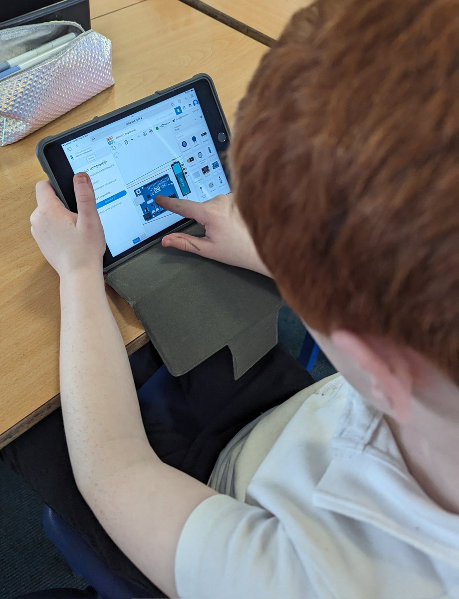 MrsCoyle2024's tweet photo. Today in Technology we were introduced to @tinkercad 👩🏽‍💻💻🟥 We followed different tutorials, created different 3D designs and started new projects. We really enjoyed it and can't wait to have another go!! https://t.co/yH2LMQcCtx