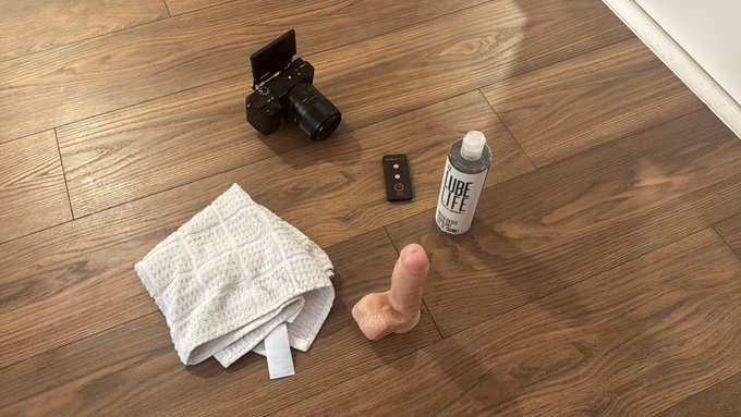 How plans can change in a second and now my flow is full of lube 😅 https://t.co/CKAWhet0WO<a href="/tag/onlyfans"class="tags"><span>#onlyfans</span></a>