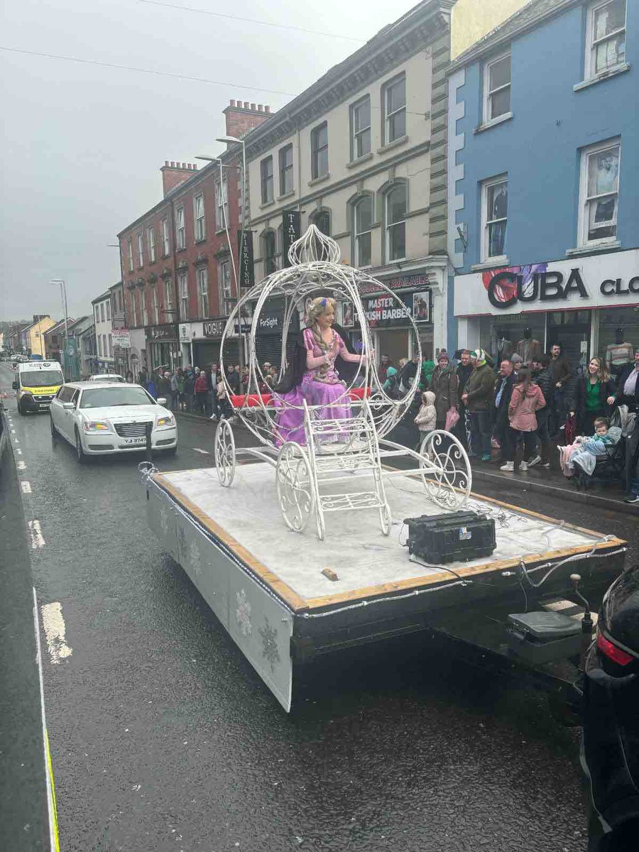 SJAColeraine's tweet photo. βοΈ St Patrickβs Day! βοΈ
We were a long way from home this year, with 2 emergency ambulance crews and first aid teams out covering the parade in Omagh. ππ
#EAC #ERD #firstaid #mysjaday #sjacoleraine #teamingreen #omagh #stpatrick #bankholiday https://t.co/Zfw2rEiY9p