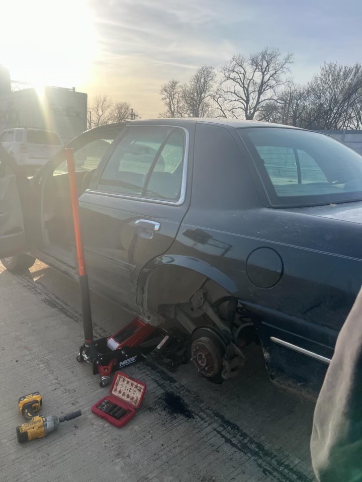 wrtv's tweet photo. "I guess I'm a Colts fan now." When Parker Suddeth and his girlfriend Zoe had a tire blowout on I-65, Colts Quarterback Anthony Richardson stepped up to help. He drove them to an auto parts store and gave them $200. 
FULL STORY >>> https://t.co/AVvMvEBtnS https://t.co/FCr0vLvWEM