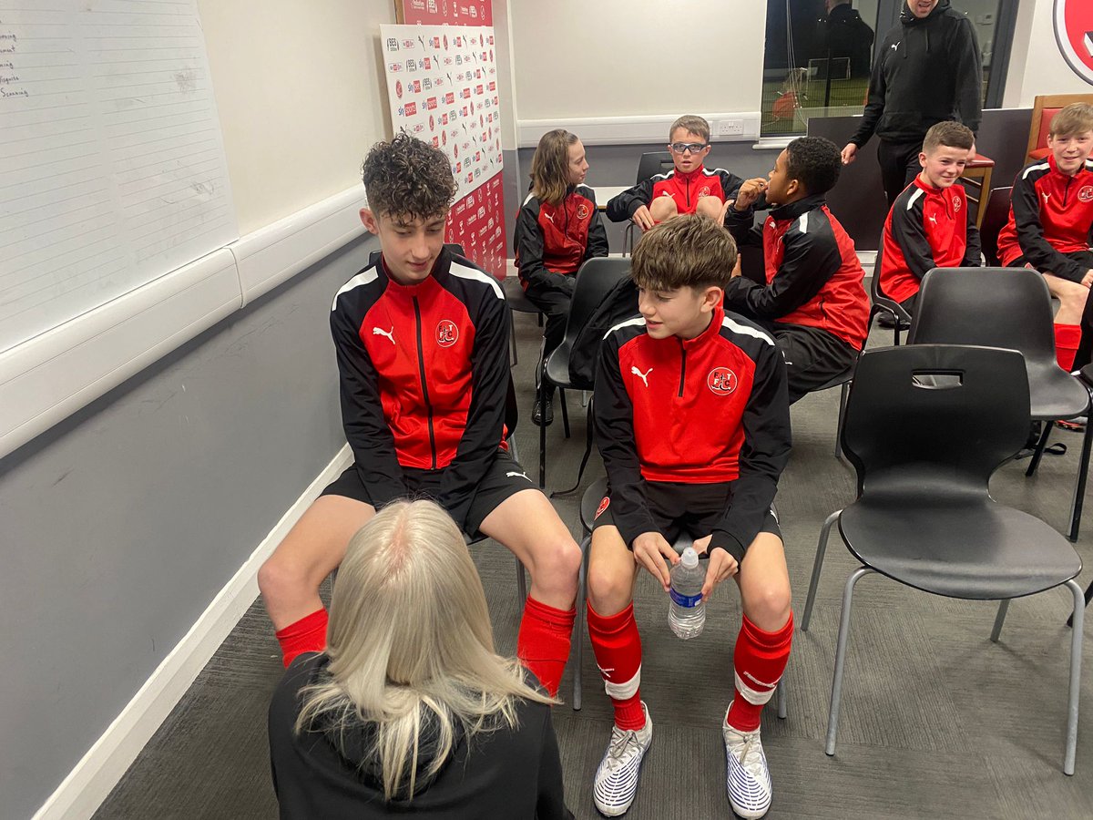 🗣|Language Workshops|🗣

Last nights workshops provided our touring teams with the oppurtunity to learn basic Spanish &amp; Italian phrases before they travel to Mallorca &amp; Naples...🇪🇸🇮🇹⚽️

#Education #OnwardTogether