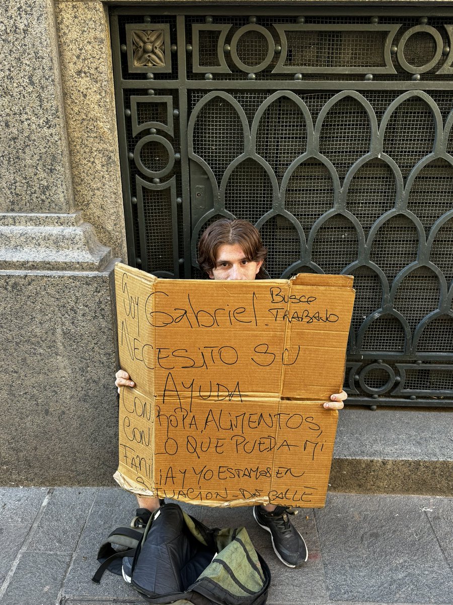 hola! caminando x la peatonal frené a hablar con Gabriel, en situación de calle junto a su mujer y un bebé de 6 meses. En el refugio donde estaban le robaron todo. Tiene experiencia como albañil y cursos en electricidad y plomeria. BUSCA TRABAJO. <a href="/VivirenRosario/">Vivir En Rosario</a>