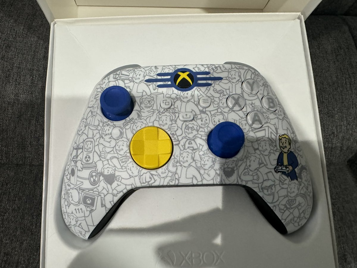 EverbornSaga's tweet image. Look what just showed up at my doorstep 👀 

@Xbox @Fallout #XboxDesignLabs