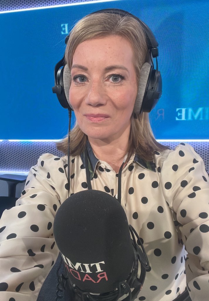 Good evening from @TimesRadio 8.05pm @hughtomlinson Farage vs Trump🇺🇸 8.15pm @sarahhewsonTV Royal *NEW*👑 8.25pm @MarketBlondes inflation📉 8.35pm @Brummybar cyberflashing 8.45pm @DrAlexGoerge1 8.50pm @patrick_kidd🗞️ 9.05pm @HannahJBetts & Michael Binyon 9.50pm @markpalios1⚽️