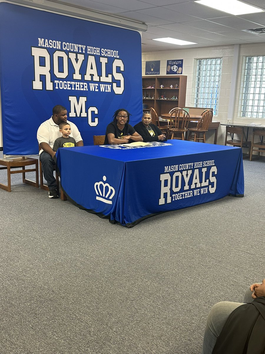 Mason Co. Football (@masoncofootball) on Twitter photo Congratulations to <a href="/_kthomas9/">Keshaun Thomas</a> for signing to <a href="/CentreFootball/">Centre College Football</a> today!
Definition of a leader! Can’t wait to watch you compete at the next level! Congratulations to <a href="/_kthomas9/">Keshaun Thomas</a> for signing to <a href="/CentreFootball/">Centre College Football</a> today!
Definition of a leader! Can’t wait to watch you compete at the next level!