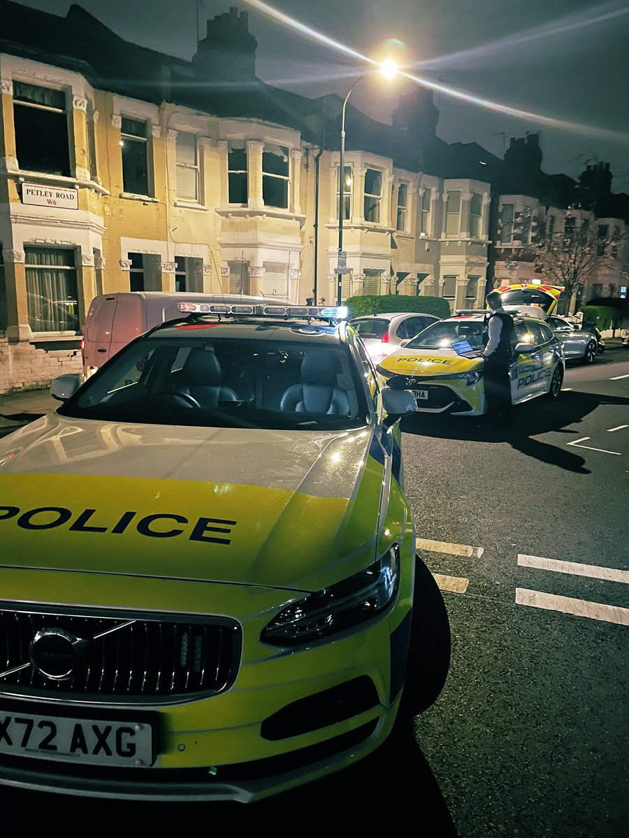 #ERPTB have stopped a male matching the description of a recent robbery suspect near Hammersmith Broadway. He was detained with the support of @MetTaskforce #NWDogs and searched. Officers have also seized his e-bike due to it being illegally modified.