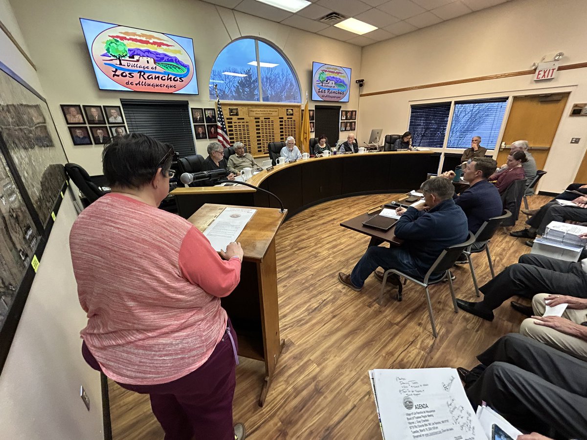 Our Community School Coordinator Cindy Smith presented to the Village of Los Ranchos Trustee meeting tonight. She did a great job sharing all we are doing, and highlighting our collaboration with the Village. I fielded questions about genuis hour! @ABQschools @GBryanGarcia