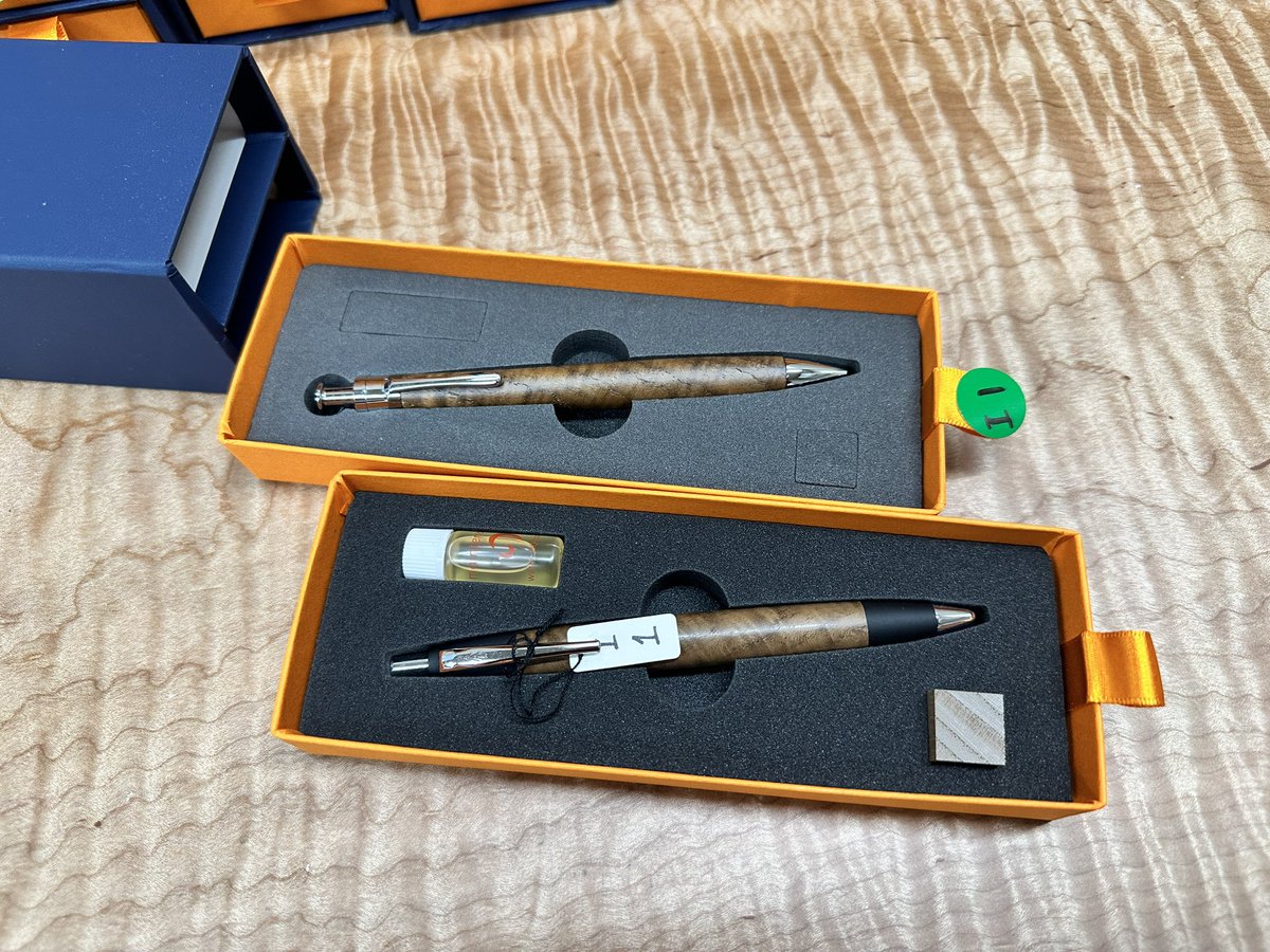 個展用の野原工芸さんとのコラボペンは25本あります。 応募して頂き