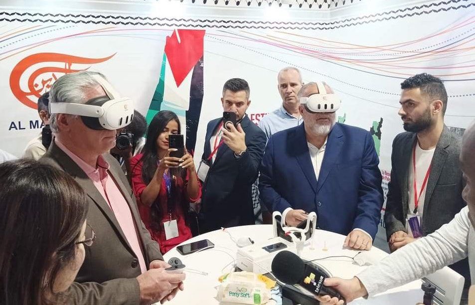 🤣🤣🤣#ÚltimaHora | <a href="/DiazCanelB/">Miguel Díaz-Canel Bermúdez</a> y <a href="/MMarreroCruz/">Manuel Marrero Cruz</a> escapan al mundo virtual en la búsqueda de los logros de la revolución. Los verdaderos agentes de la CIA son los que les llevan las redes a estos personajes 😂😂😂🤡