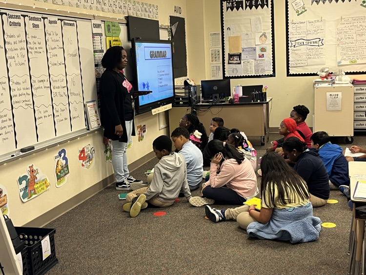 hearnehusky's tweet photo. E. Mylett said,”Through proximity, you absorb the traits, actions, and beliefs of the people you associate with. Consciously and unconsciously, their knowledge and ideas become a part of who you are. These role models give and want the best for our community. #smallgroupsrock https://t.co/EP9mvAUvZX