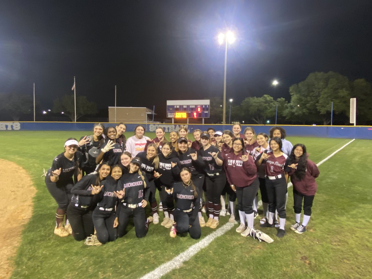 Coach_Janicek's tweet image. On the road program Ws to wrap up round one of district play! @TurnerZaria 🔥 in the ⭕️ @KarrlauhnD1 5 for 5 and 2 💣s for @abbyybergeronn (#3) and @katedolan2024 (#6)! Solid all the way around!

PROUD. ♥️ 

#WeAreGR @CoachADutch @pinkpatterson @CoachCaseyVogt