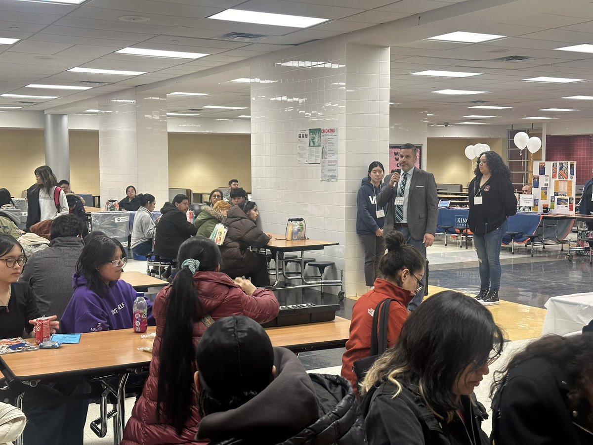 SunsetParkHS's tweet image. Families joined us for our college night!
Families learned about the college application process, participated in financial aid workshops, and learned about next steps for the acceptance process. #sphs #goheat @BKNHSSuptRoss @BrooklynNorthHS