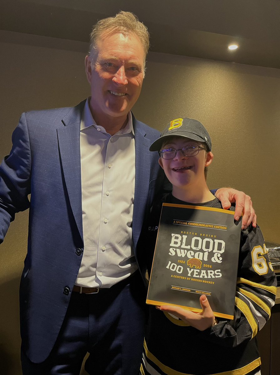 fistbumpkid's tweet image. Celebrating 20th with is guy! #swoop @NHLBruins