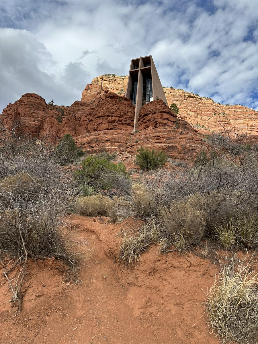 ES_McComb's tweet photo. Chapel of the Holy Cross in Sedona, AZ. Very beautiful and very moving experience to visit. Glad I decided to veer off the interstate on the quick trip to the Grand Canyon from Phoenix. https://t.co/vvH91zImZA