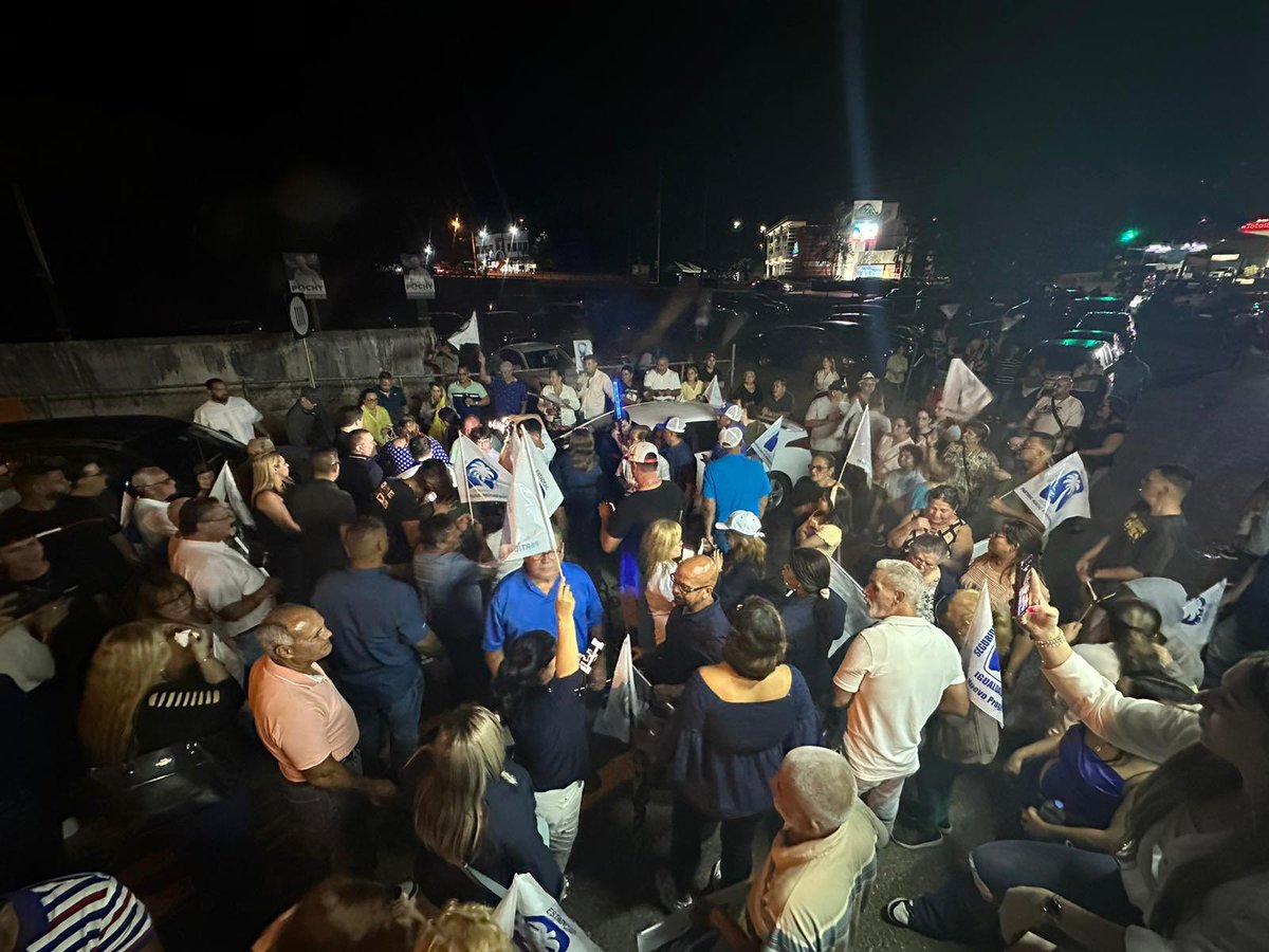 QuinonesAbid's tweet image. En #Lares continuamos casa a casa, marquesina a marquesina. No hay nada que nos detenga en el gran deseo de #Transformar a nuestro pueblo. @trschatz51 @EdwinMundo2 ☝️